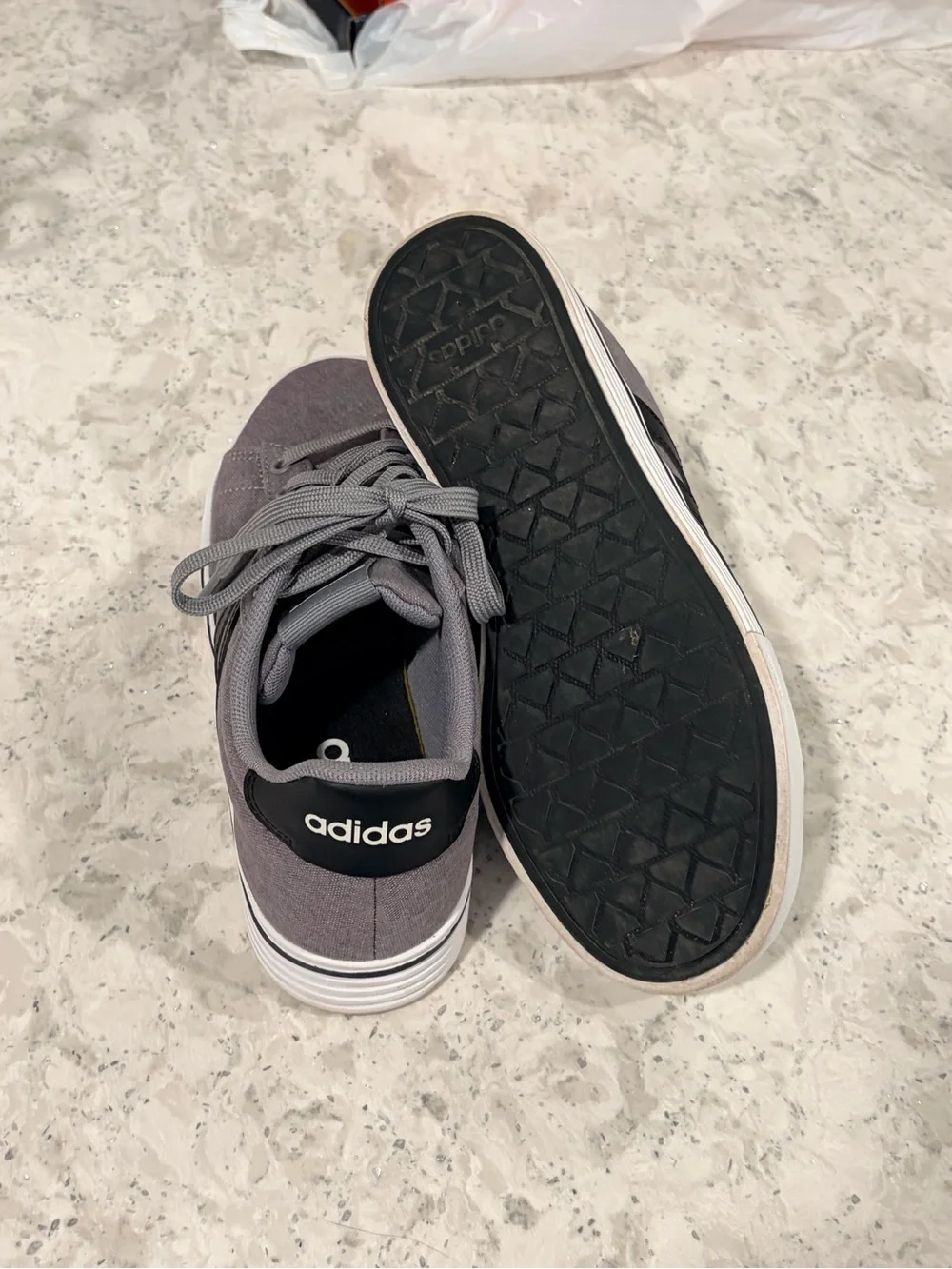 Unisex Gray Canvas Adidas. Daily 4.0. Size 6 men. Size 7 women. Like new.